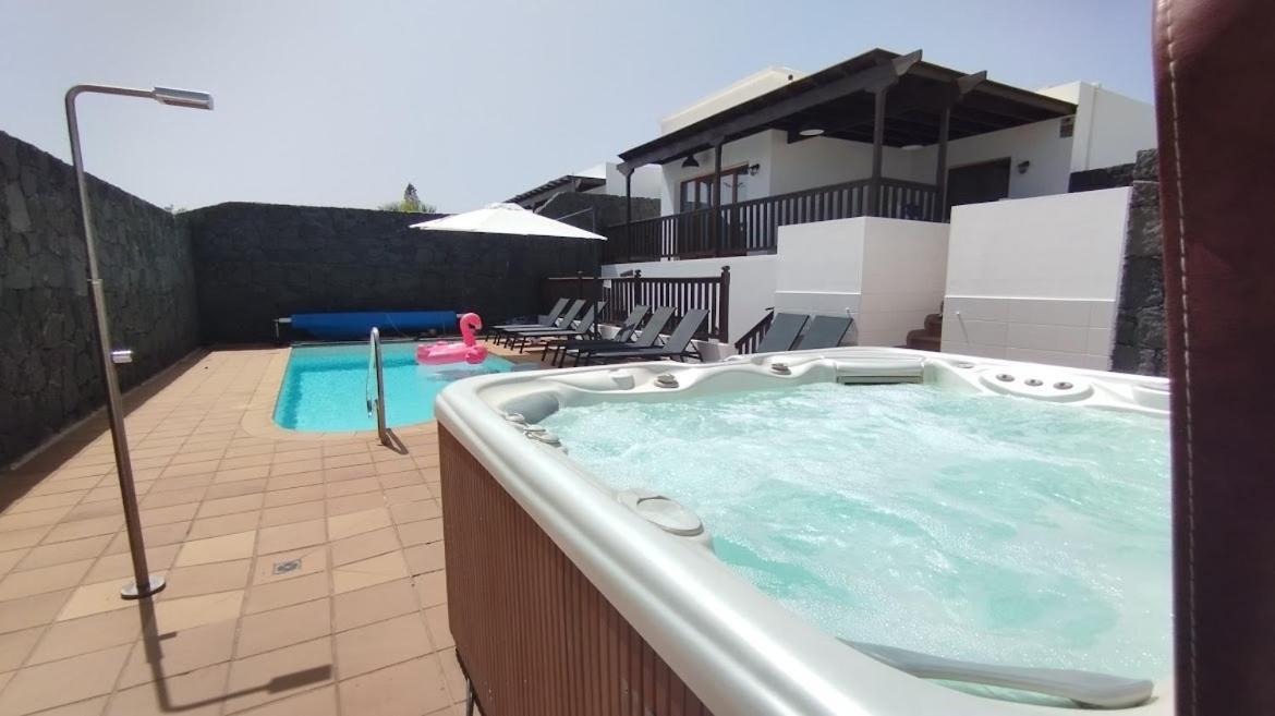 Stylish 6 Bedroom Villa Princesa - Hot Tub - Heated Pool - Near Beach & Waterparks Playa Blanca Dış mekan fotoğraf